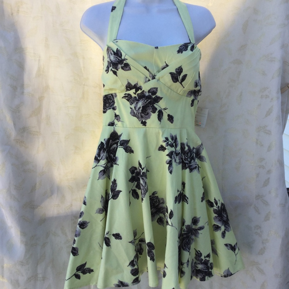 NWT ixia size junior medium floral halter neck